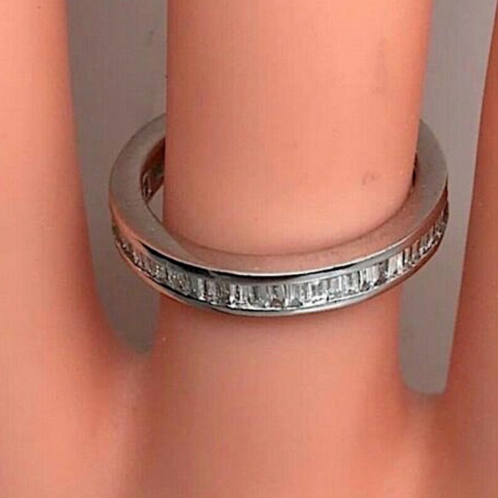14kt White gold 2.03ct Bagguetts Diamonds Eternity Wedding Ring Size 7
